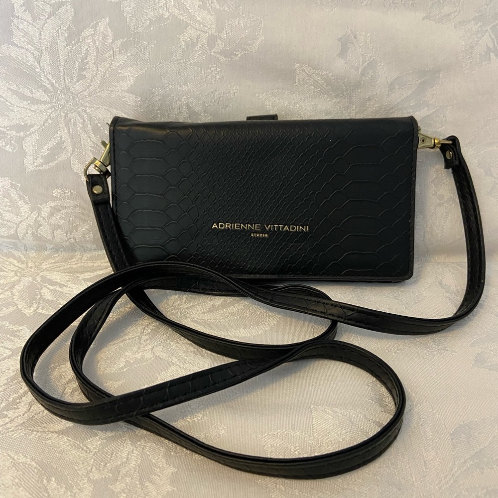 Adrienne Vittadini Studio Black Crossbody/Wallet w/Charging Port